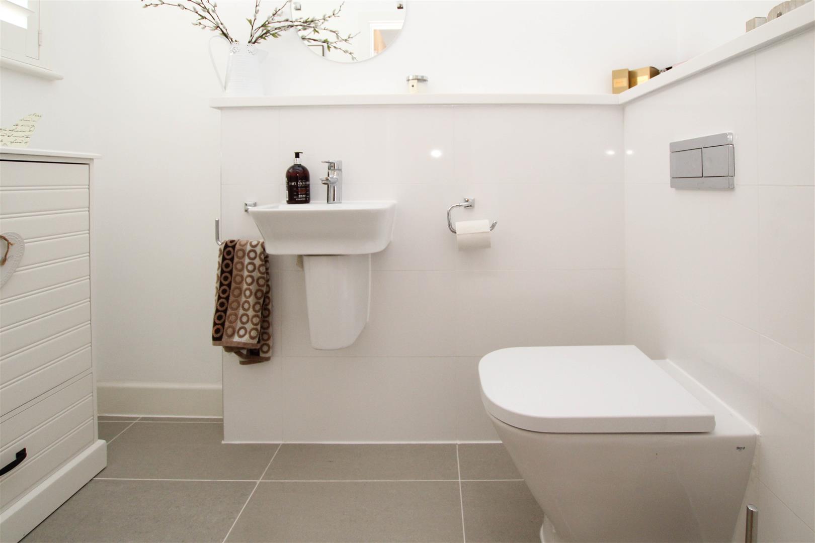 Kensington Way, Brentwood Keith Ashton